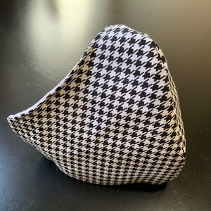 Houndstooth face mask